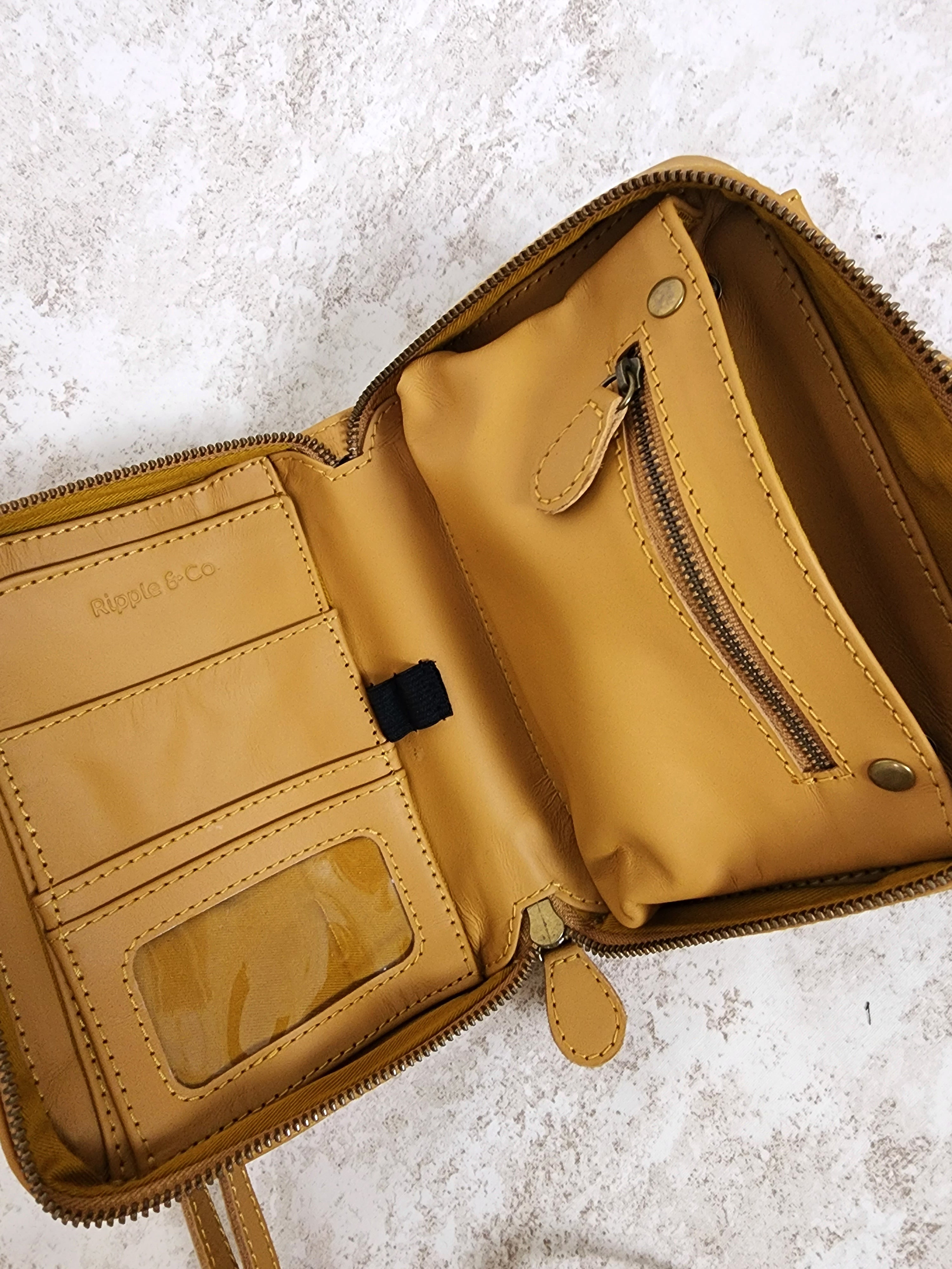 Jo Expanded Cross Body (Light Tan)